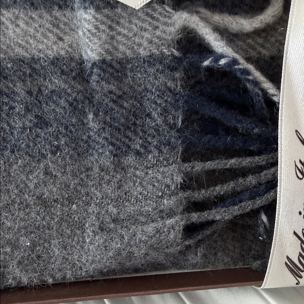 Gray Scarf - Picture 2 of 3